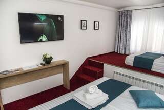 Гостевой дом Brekner Rooms Сибиу Трехместный номер Делюкс-4